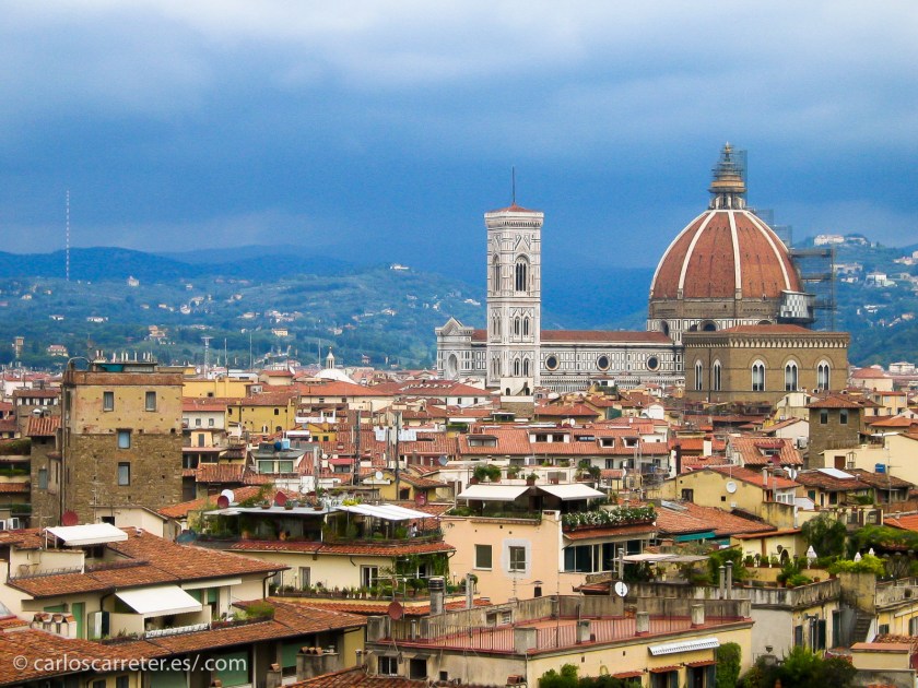 Y la verdad es que pasear por Florencia siempre es un placer; más si uno se pilla "una novia".