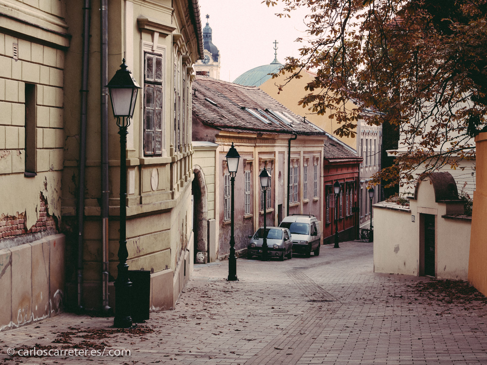Más al sur, podemos pasear por las tranquilas calles de la ciudad de Pécs.