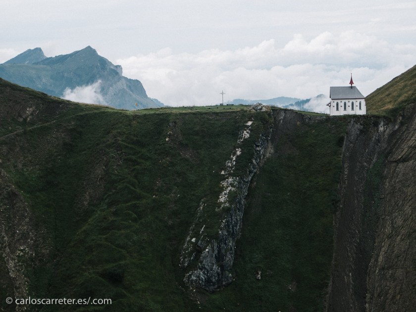 E incluso casa de gigantes y otras supersticiones se han propuesto para esta montaña de gran belleza natural.