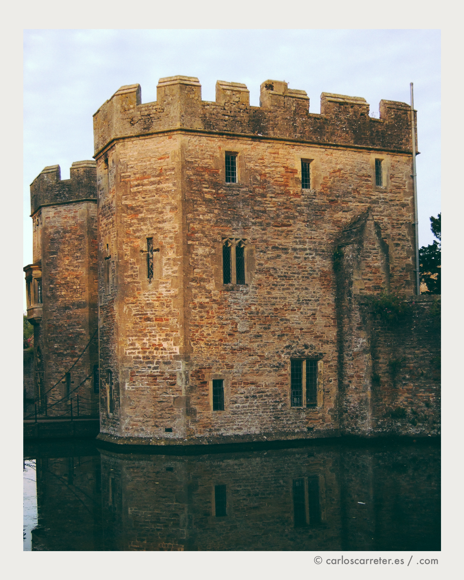 ... la campiña inglesa tiene un papel importante en el desarrollo de este drama romántico.