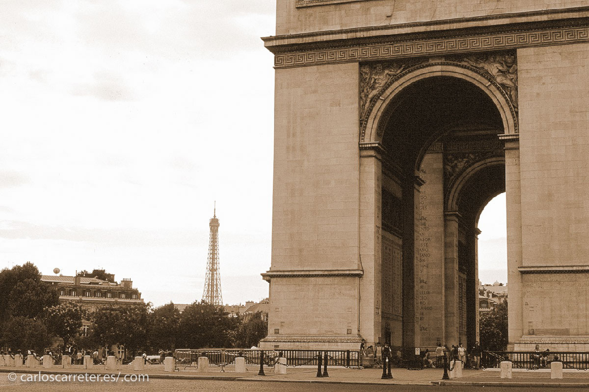 Época en la que Francia se llenó de monumentos en recuerdo a sus caídos y sus "victorias"... no sabían cuan poco faltaba para sufrir otra catástrofe bélica y moral.
