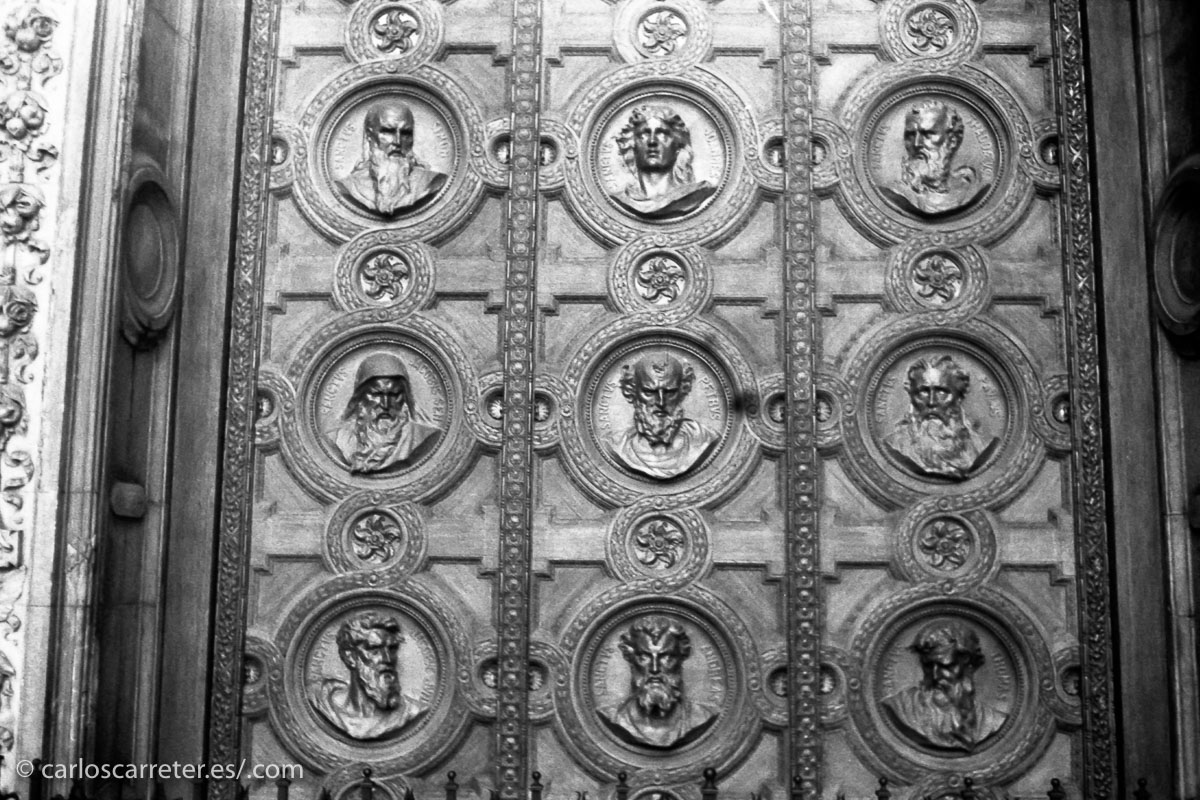 No he comentado la inoportunidad de la cuestión... pero estos húngaros que nos cuentan homenajean a los héroes antifascistas... en estos momentos están cayendo en olas de xenofobia con las crisis de refugiados y otras inmigraciones... Si es que esta historia que deja mal a los apologetas de turno.