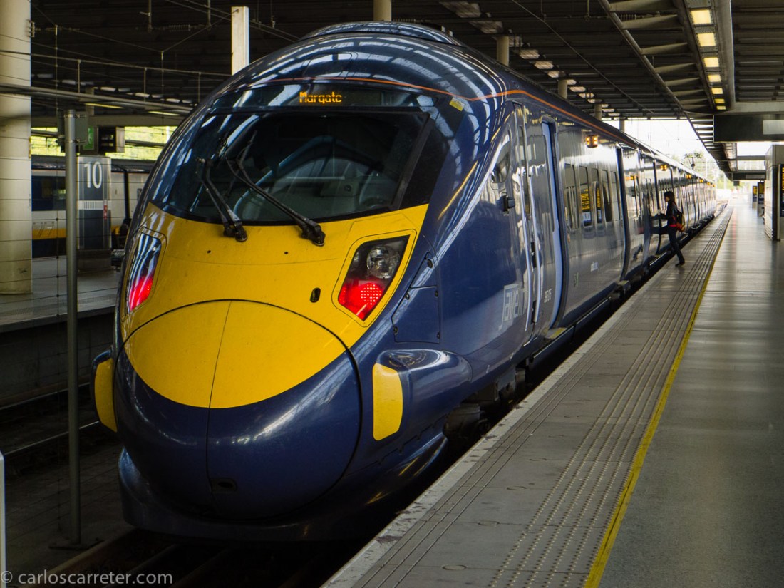 Un tren en Londres-St Pancrass se dispone a salir en dirección a Margate, aunque a mí me dejará en Canterbury.