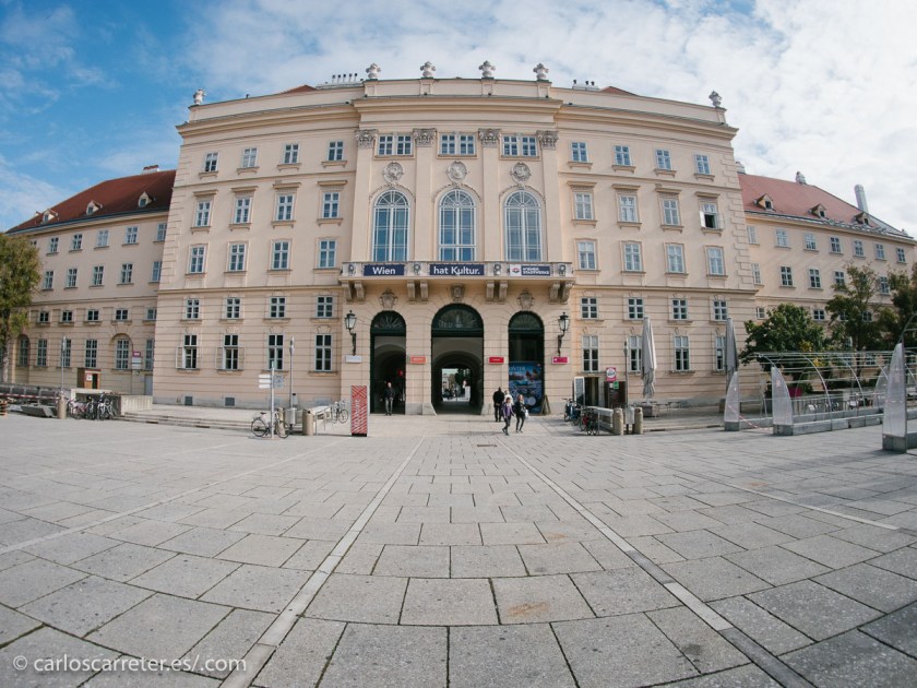 Donde si gastamos fue en la sucursal de la librería Walter König que hay en la entrada del Museumsquartier... ya os contaré ya los libros tan interesantes que encontré.