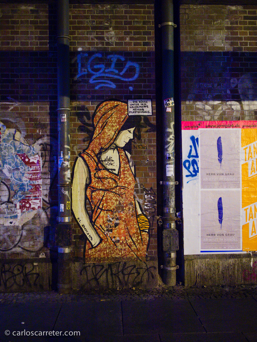 No nos muestran el Berlín más turístico, sino las calles más normalitas... aunque algún paisaje urbano sí que reconozco en el filme.