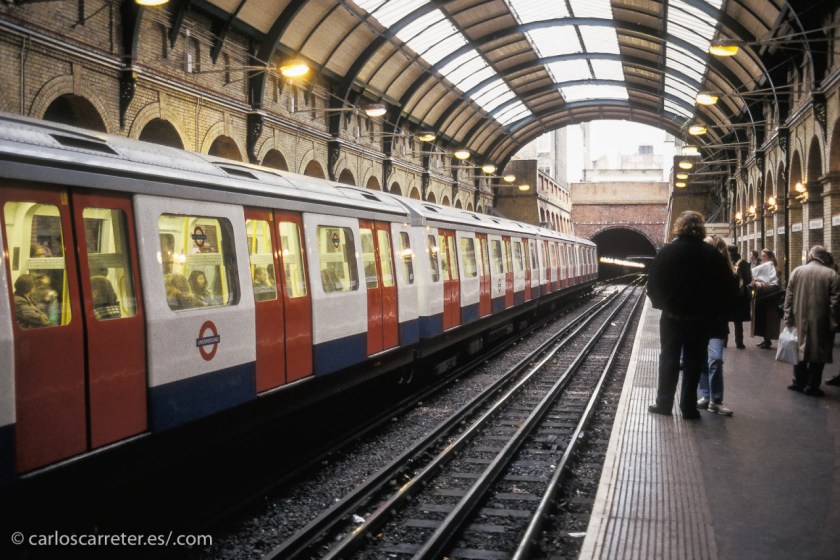 Aunque por supuesto, el más famoso para los turistas, es el sistema del metro londinense, 