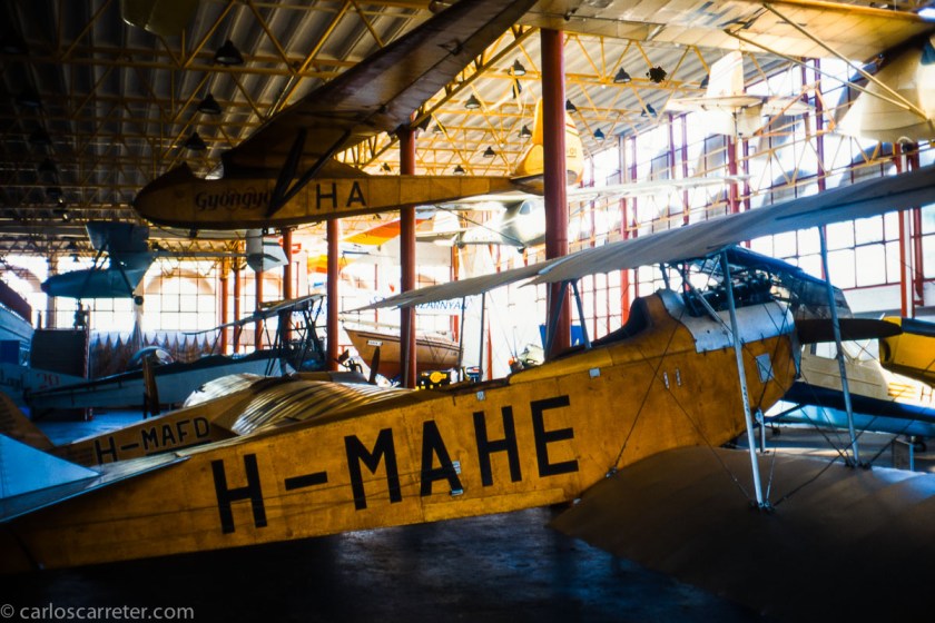 Dedicaremos las fotos de hoy a la aviación. Si en el encabezamiento tenemos una vista del aeropuerto de Budapest a mi llegada en 2010, aquí tenemos el museo del transporte de la capital húngara en 1997.
