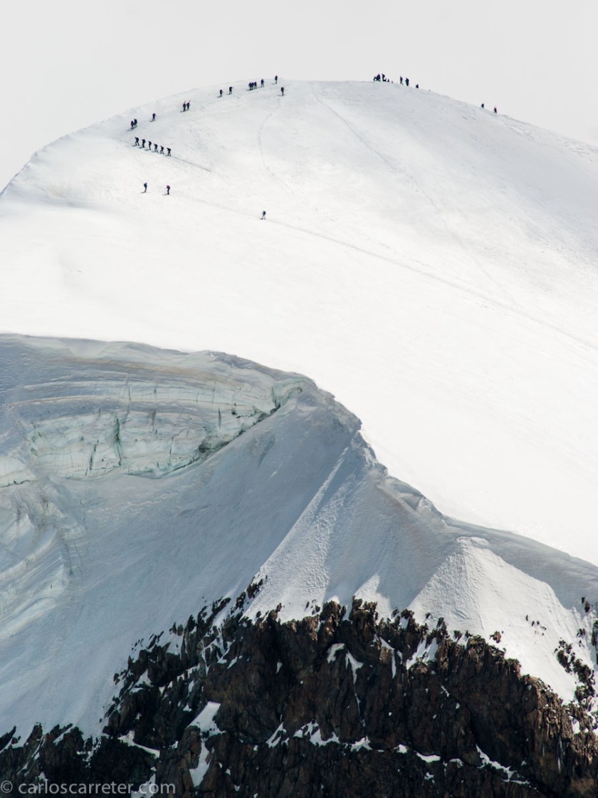 O con los alpinistas subiendo al Breithorn en la frontera en Suiza e Italia, también cerca de Zermatt.