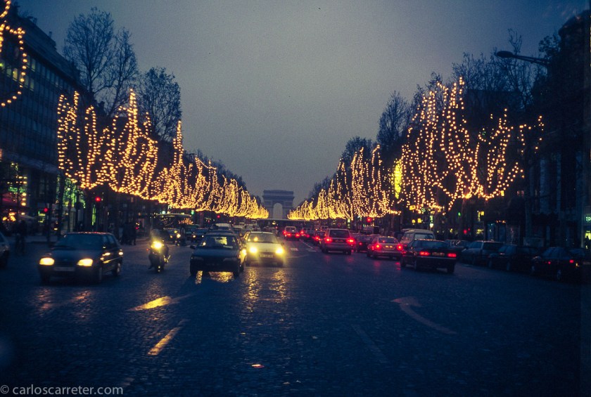 ... o por qué no por los Campos Elíseos en las vísperas de Navidad...
