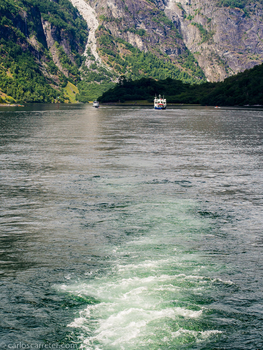 Y cómo no, recorrer los fiordos, que durante siglos han sido la vía de comunicación principal, acuática, entre las localidades noruegas.