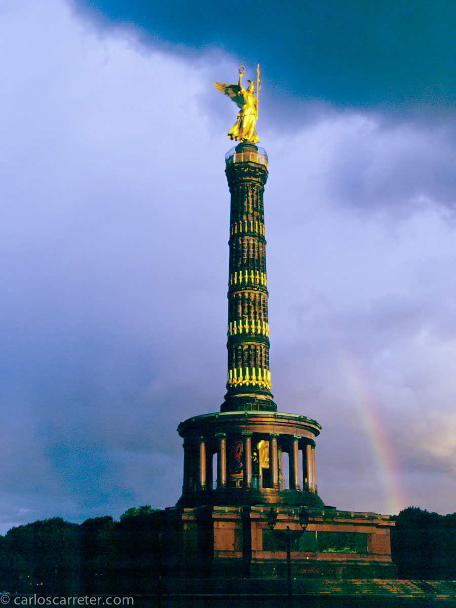A pesar del tema, tan apenas visitamos Berlín en el libro.