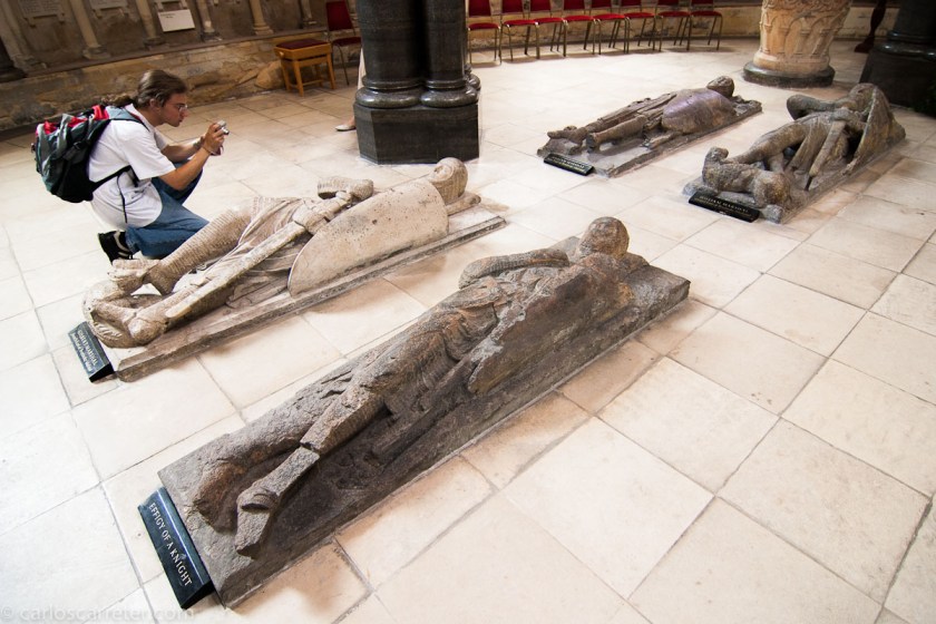 Y no lejos de allí nos introduciremos por el Temple, y concretamente al Inner Temple, reino de la administración de justicia británica... a una cierta capilla que también se hizo famosa por otra novela... más bien mala, aunque de mucho éxito ¿Alguien recuerda cuál fue?