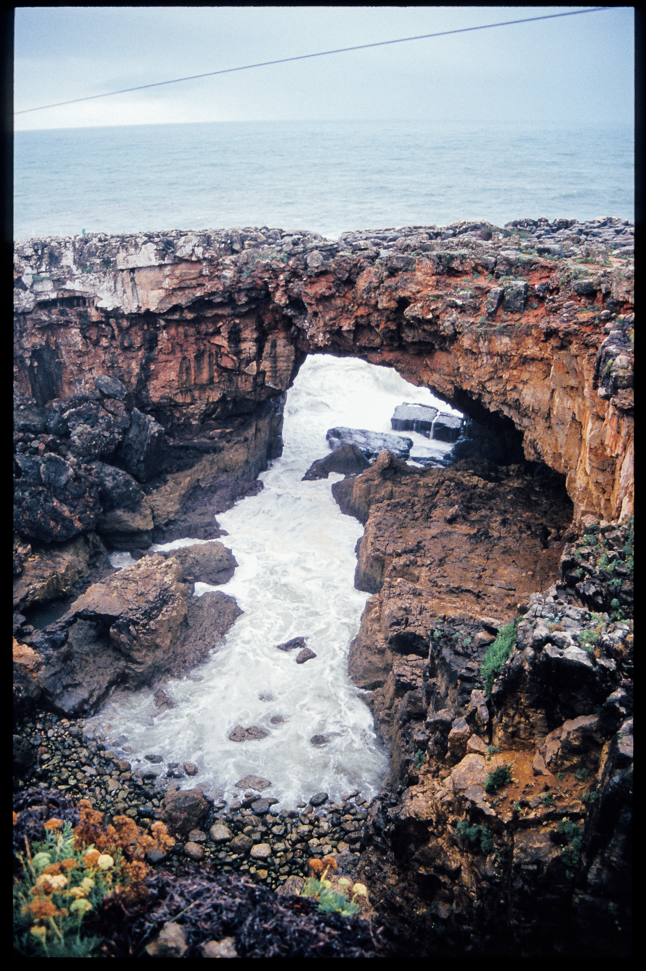No tengo fotografías con detalle de otros planetas de la galaxia salvo del Sol c, también conocido como La Tierra. Por ejemplo, este rincón en Cascais, Portugal, la Boca del Infierno.