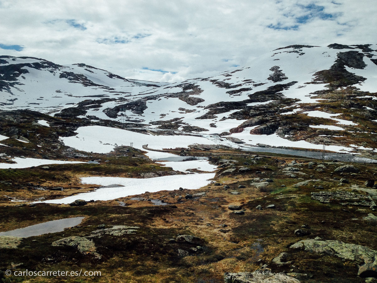 El episodio bélico sirvió de base para la película "The Heroes of Telemark (Los héroes de Telemar)" que adapta... mmmm, digamos,... "libremente" la historia real. Al estilo de Hollywood, aunque es un filme de producción británica.