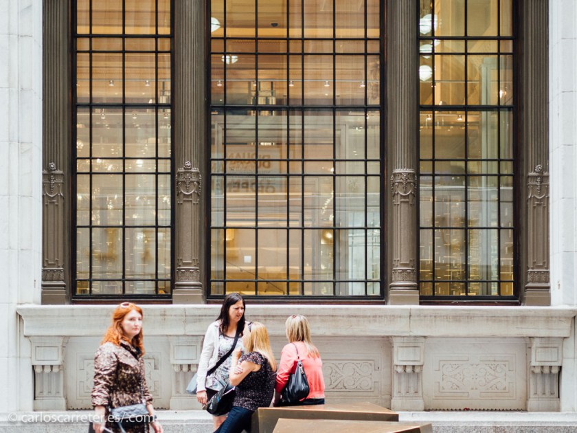 Wall Street... ¿el lugar desde donde se gobierna en estos momentos el mundo? Con el permiso de los plutócratas de la City londinense tal vez... y de los jerarcas del PC Chino... Qué amistades tan raras produce don Dinero.