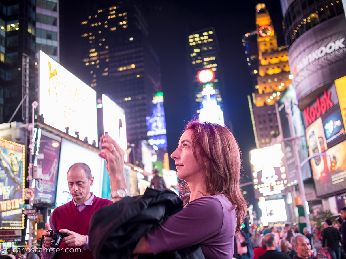 Puesto que la serie que destaco hoy es la que nos lleva por las peripecias de la alter ego de la "New York Philharmonic Orchestra",... nos iremos en fotografía a Nueva York.