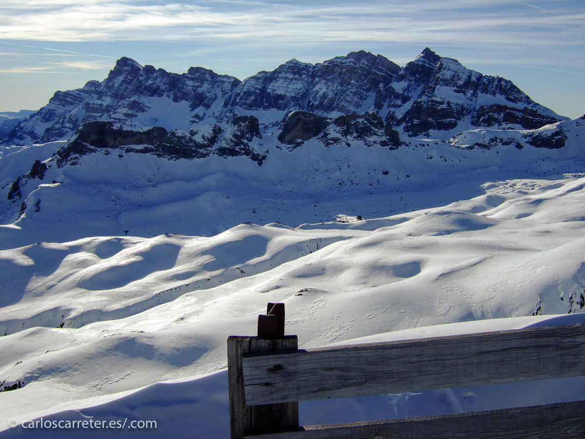 En cualquier caso, pese a que muchos listos del cine se obnubilan con estas películas,... como estos paisajes,... a mi me dejan un poco frío.