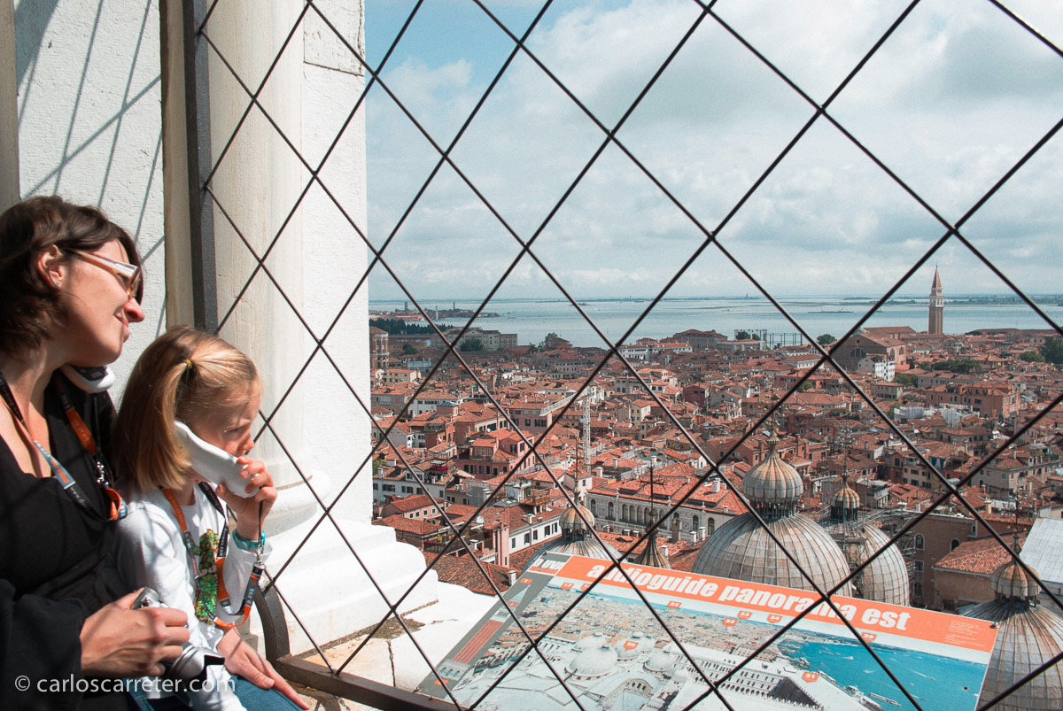 Pero también nos acercaremos a Venecia... donde se rodó alguna de las escenas más estremecedoras o tristes del filme. Con lo  bella, aunque ya no joven, que es la ciudad de la laguna.