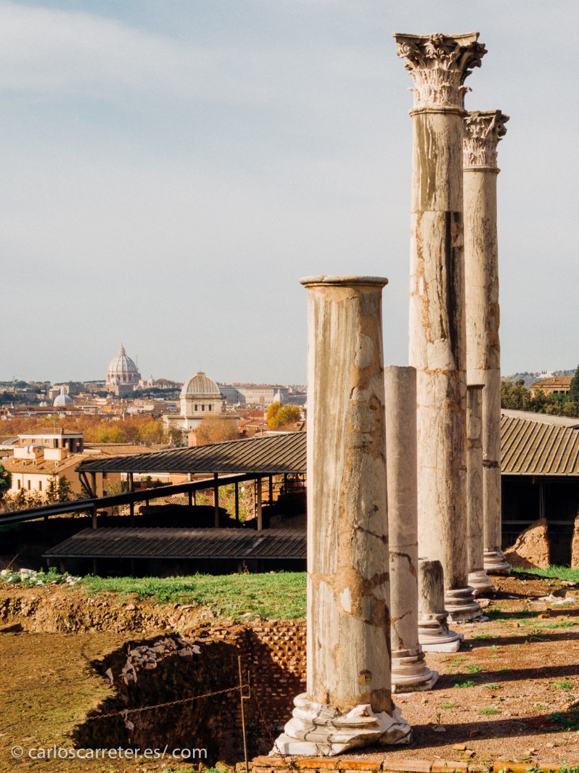 En la películas italianas, Roma no siempre es reconocible... no aparecen los monumentos típicos.