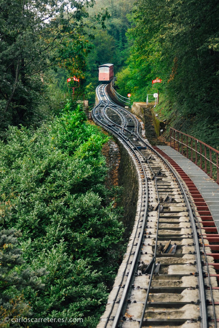 O quizá trepemos en Lugano con el funicular a lo alto del Monte Bre.