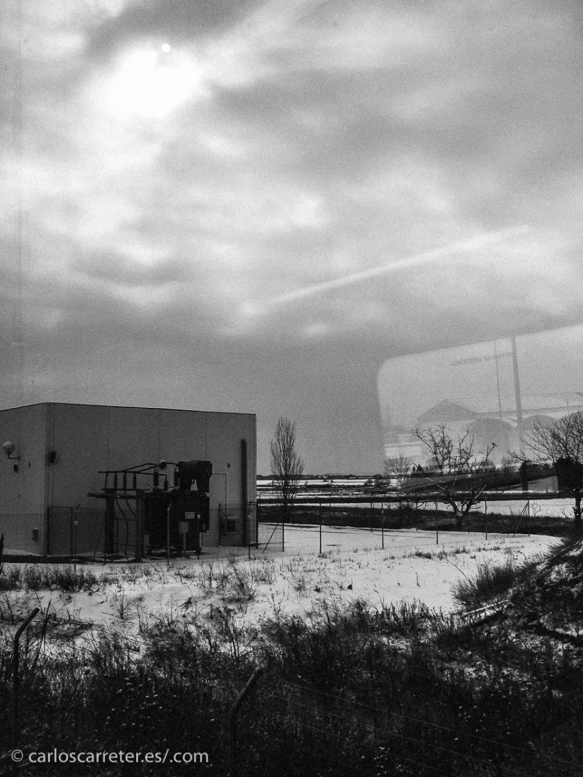 Gran nevada en febrero de 2005, vista desde el tren Huesca-Zaragoza cerca de Tardienta.