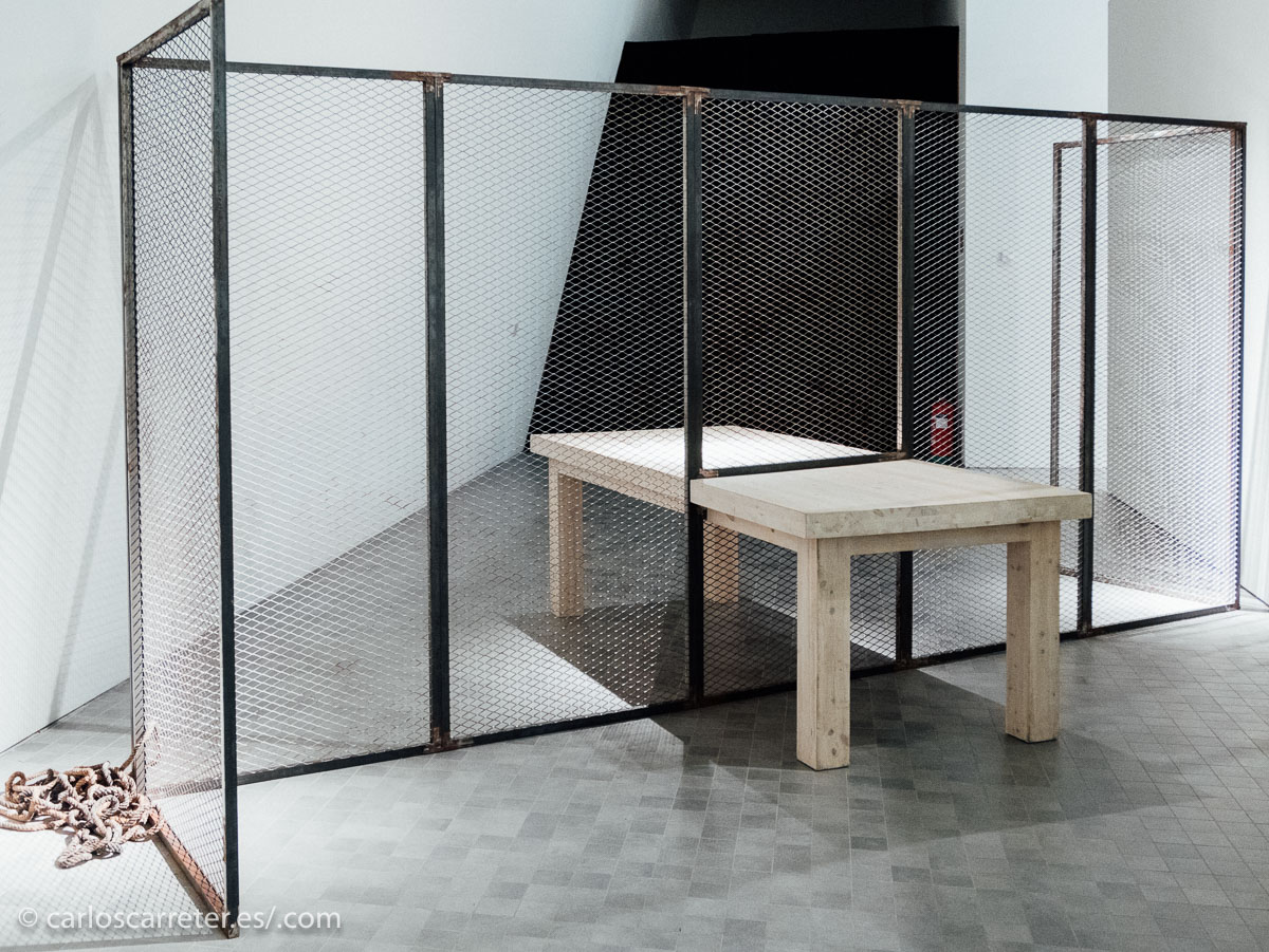 El domingo pasé con mi sobrino Diego, de siete años por el IAACC Pablo Serrano, el modesto centro de arte contemporáneo que tenemos en Zaragoza.