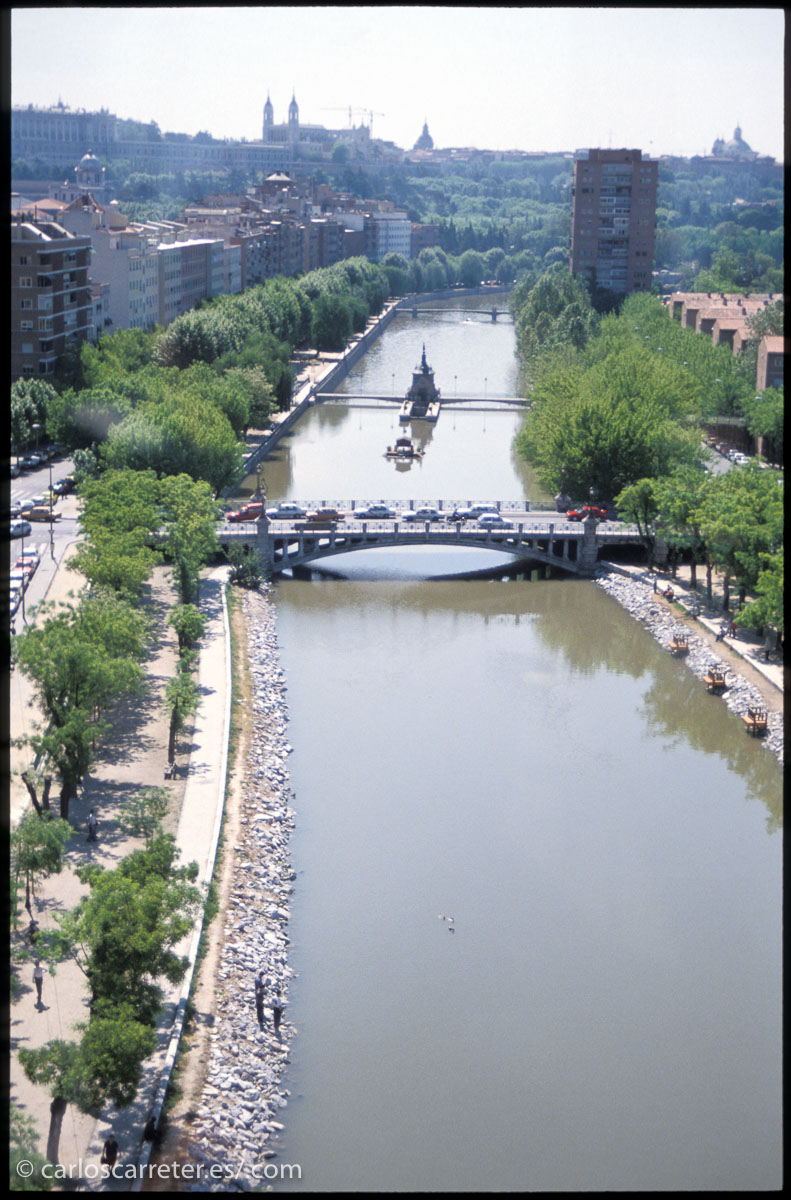Un Madrid que de todos modos apenas aparece insinuado en la película, tal y como yo lo recuerdo.