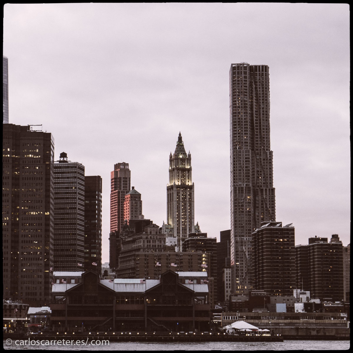 Una época donde se combina el conservadurismo de la presidencia de Eisenhower y el maccarthysmo, con la aparición del rock y los primeros pasos hacia una juventud más rebelde.