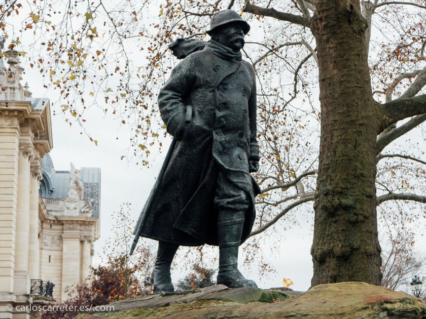 La acción nos transporta al París de 1920,  recién terminada la Gran Guerra y adentrándonos en les "Annèes Folles" o los "Felices años 20" .