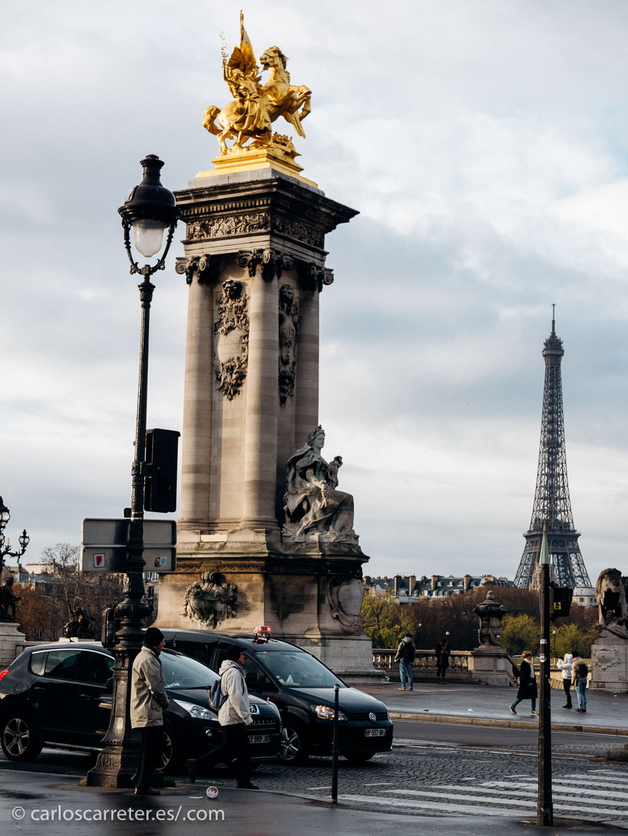 Bien es verdad que parece que se ha rodado en gran medida en la República Checa... cosa de dinero y de conservación del aspecto de las calles... Pero nosotros seguiremos paseando por Paris.