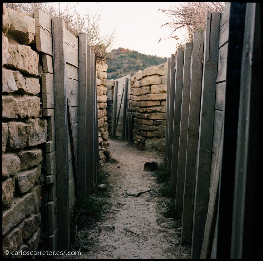 Trincheras de la guerra civil española en la sierra de Alcubierre.