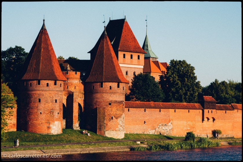 Malbork aparece nombrado en una de las inacabadas novelas; aunque no se si se refiere al lugar de Polonia donde encontramos un vistoso castillo.