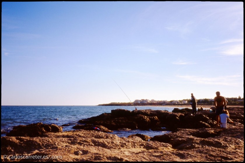 Esto hizo que aunque durante años tuviera yo todas las facilidades para pasar días por allá, en Peñíscola, fuera un lugar que me apeteciera poco. Mucho destrozo.