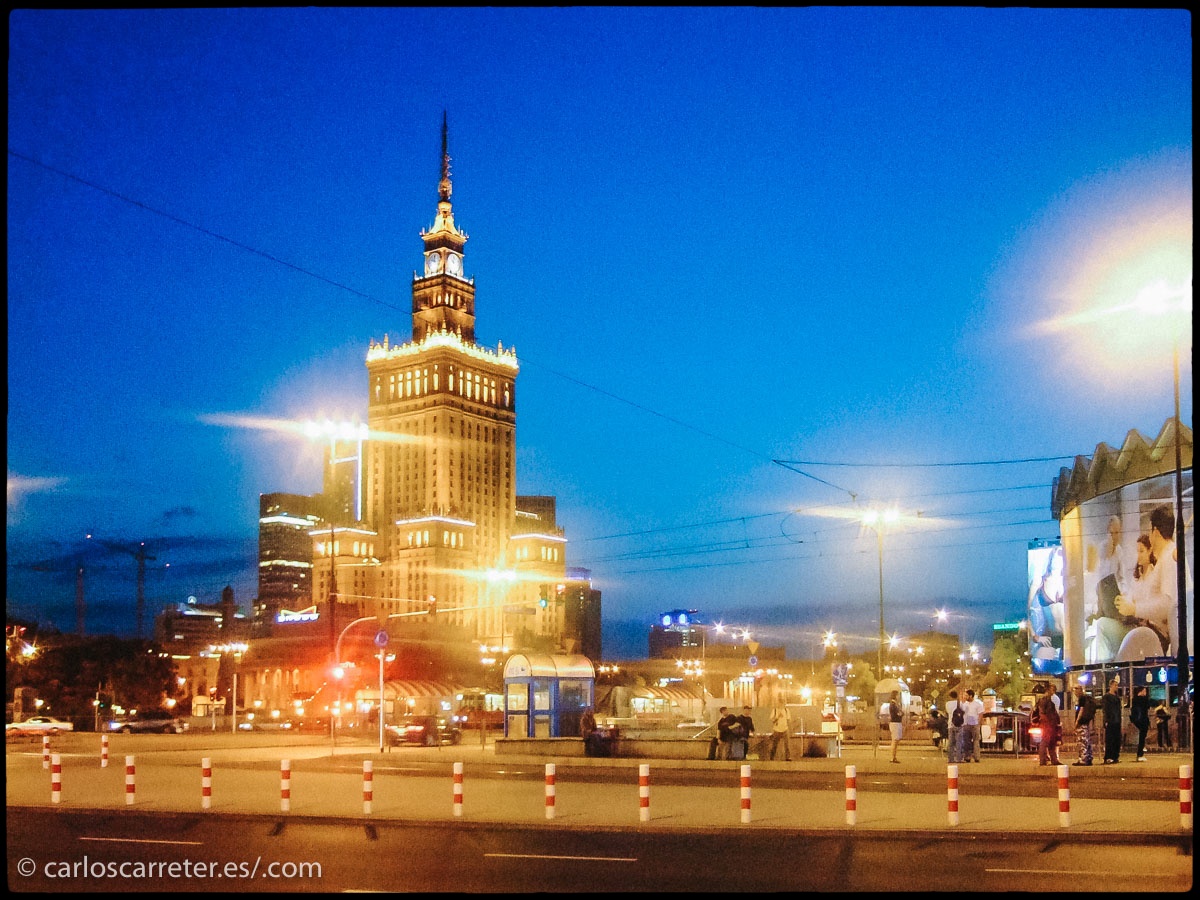 Y tampoco la católica Polonia, que visité en 2008, se ha librado de ramalazos ultranacionalistas, sin contar con el exceso de poder de la iglesia católica en el país.