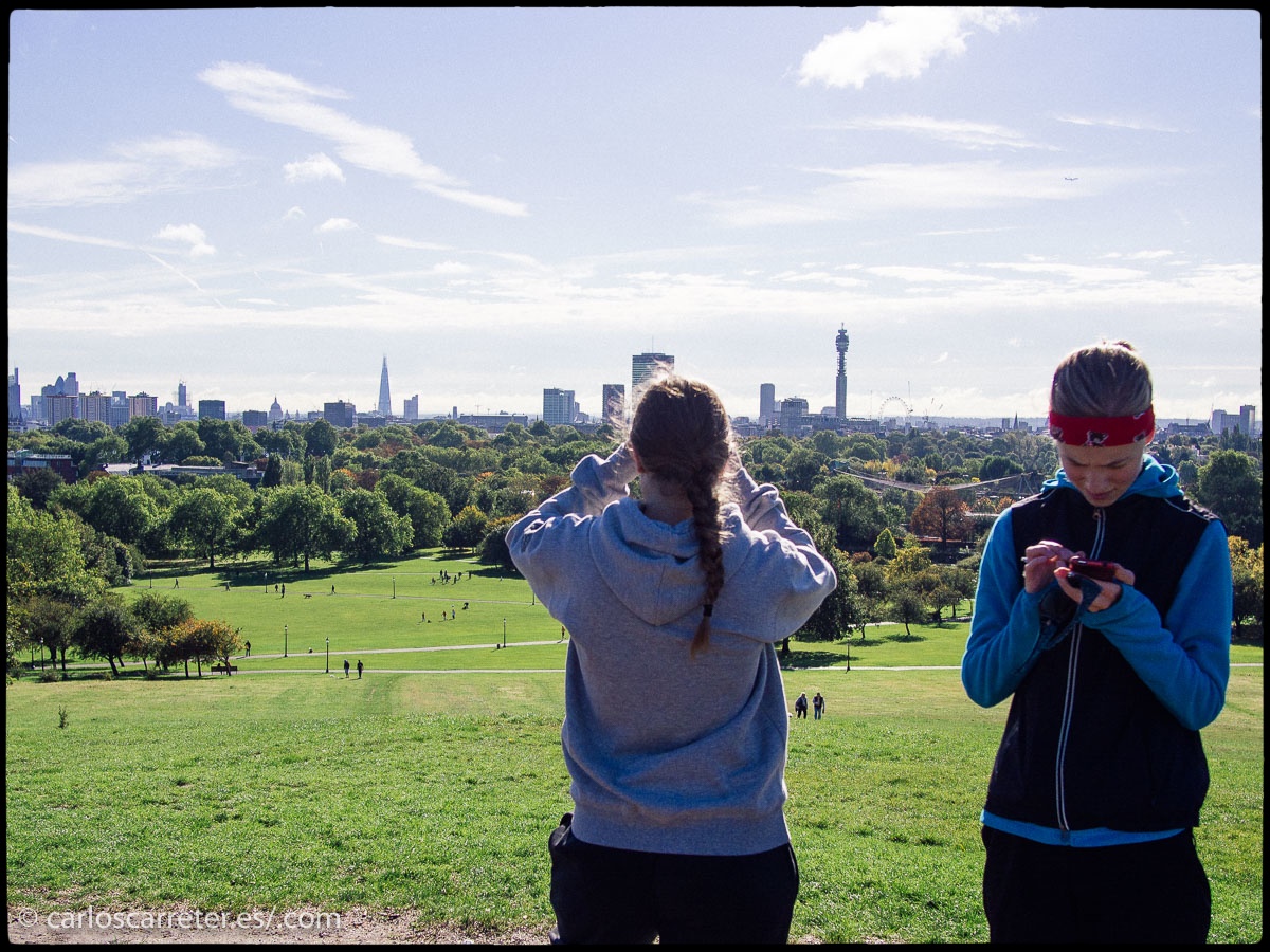 La película de hoy transcurre en Inglaterra y la ilustro con vistas de Londres y Canterbury.