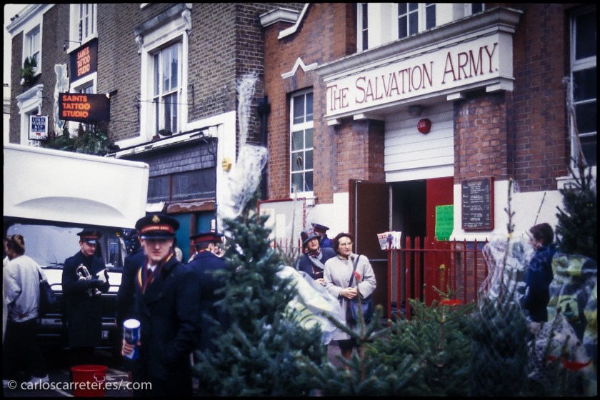 1994, Londres, Inglaterra. Cuaderno de ruta: carloscarreter.com Paisajes sin figura: paisajessinfigura.wordpress.com Seguir en Twitter Los comentarios son bienvenidos. Los iconos llamativos, las animaciones chillonas y otras cosas de este tipo, no. Molestan y distraen la atención de lo importante; las fotos.