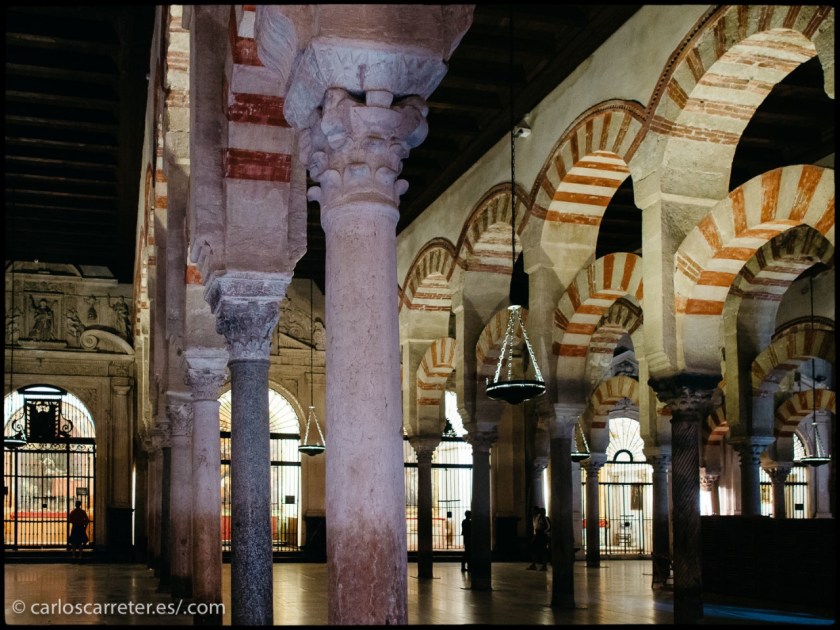 ... la catedral mezquita de Córdoba, en España,...